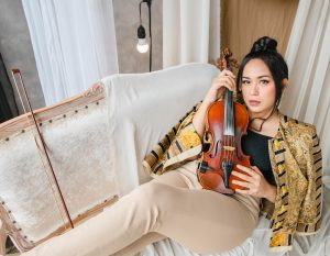 Mia Ismi Merilis Debut Single "Terjerat"