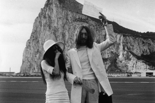 [Kilas Balik] John Lennon Nikahi Yoko Ono di Gibraltar