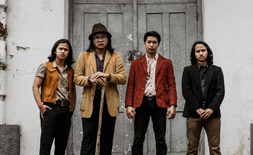 Sindirian dari Rumah Tua dan Robba Zacky di Single "Korban"